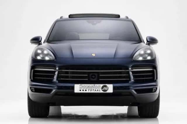 Porsche Cayenne (2022) thumbnail 2