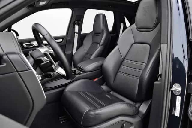 Porsche Cayenne (2022) thumbnail 12
