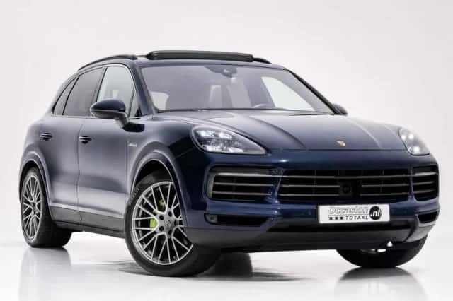 Porsche Cayenne (2022) thumbnail 3