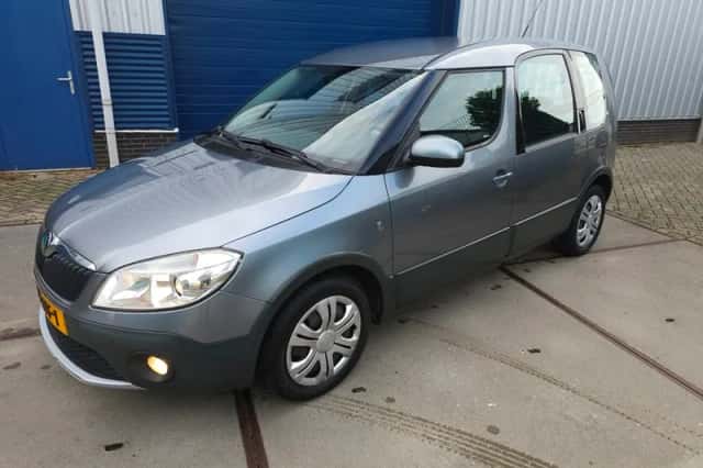 Škoda Roomster (2011) thumbnail 1