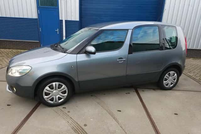Škoda Roomster (2011) thumbnail 2
