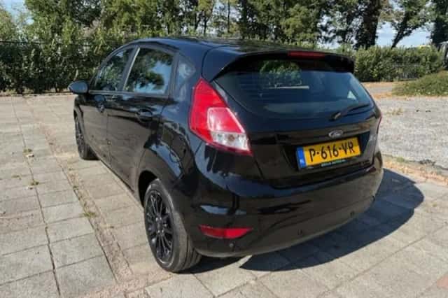 Ford Fiesta (2016) thumbnail 3
