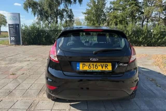 Ford Fiesta (2016) thumbnail 4