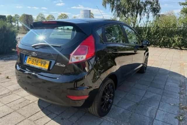 Ford Fiesta (2016) thumbnail 5