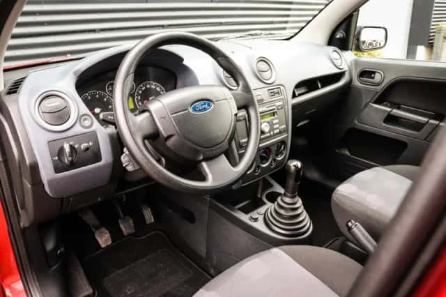 Ford Fusion (2010) thumbnail 5