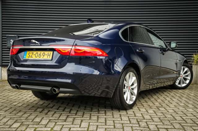 Jaguar XF (2018) thumbnail 3