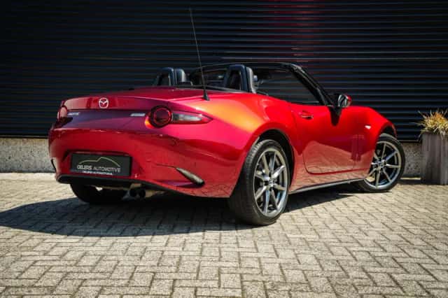 Mazda MX-5 (2018) thumbnail 3