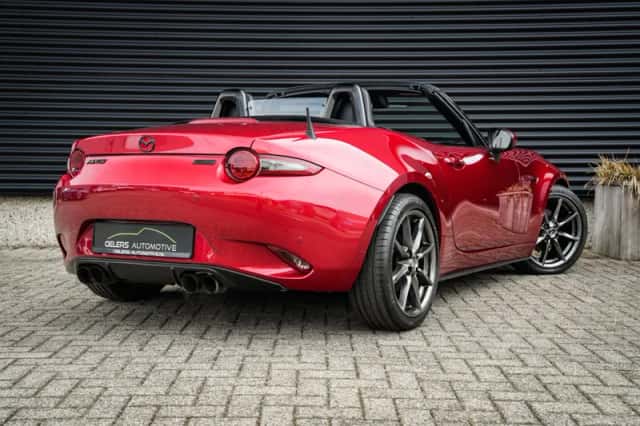 Mazda MX-5 (2016) thumbnail 2