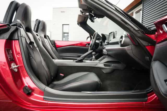 Mazda MX-5 (2016) thumbnail 6