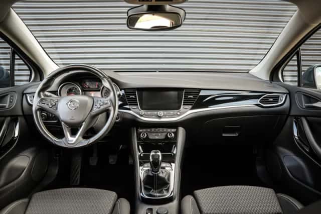 Opel Astra (2017) thumbnail 3
