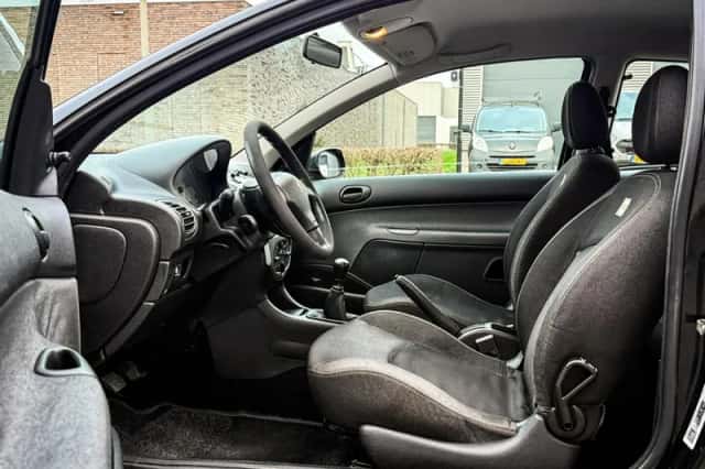 Peugeot 206 (2008) thumbnail 4