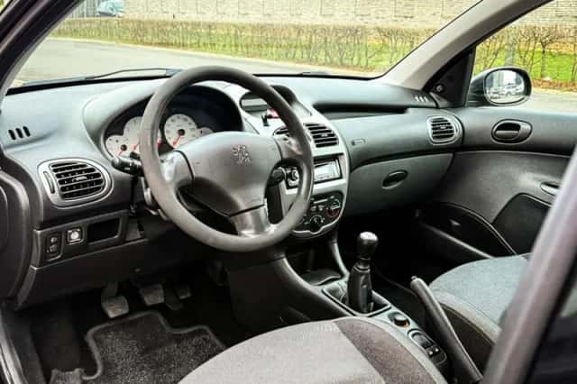 Peugeot 206 (2008) thumbnail 5