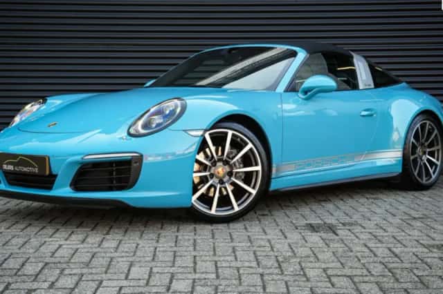 Porsche 911 (2016) thumbnail 1