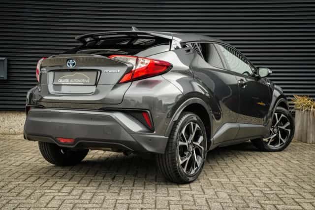 Toyota C-HR (2019) thumbnail 3