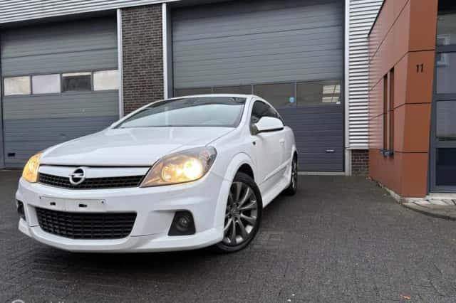 Opel Astra (2010) thumbnail 1