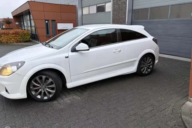 Opel Astra (2010) thumbnail 2
