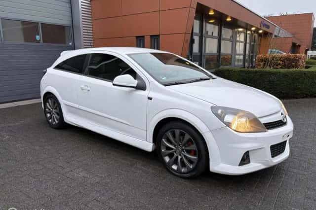 Opel Astra (2010) thumbnail 5