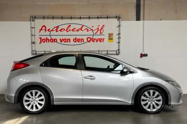 Honda Civic (2013) thumbnail 3