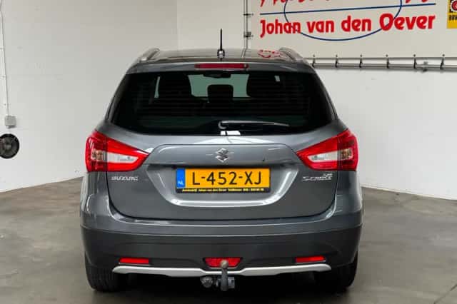 Suzuki S-Cross (2018) thumbnail 4