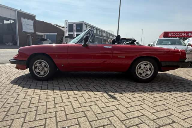 Alfa Romeo Spider (1988) thumbnail 4
