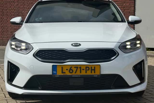 Kia Ceed Sportswagon (2021) thumbnail 2
