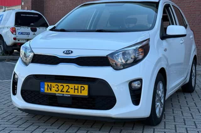 Kia Picanto (2021) thumbnail 3