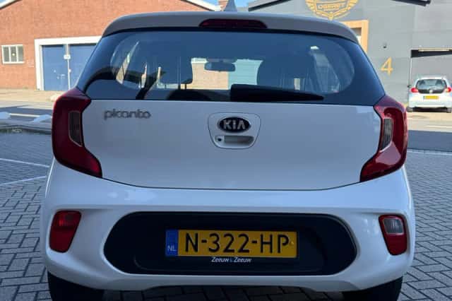 Kia Picanto (2021) thumbnail 6