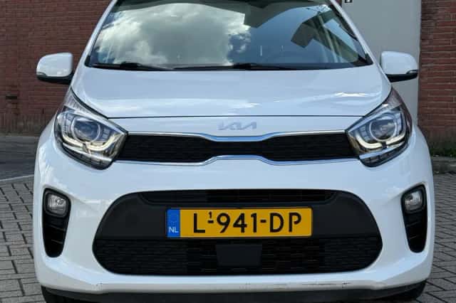 Kia Picanto (2021) thumbnail 2