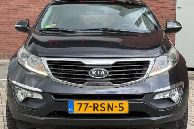 Kia Sportage (2011) thumbnail 2