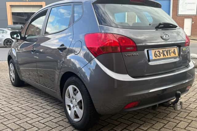 Kia Venga (2010) thumbnail 5