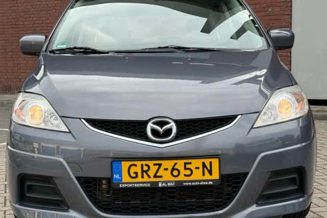 Mazda 5 (2011) thumbnail 2