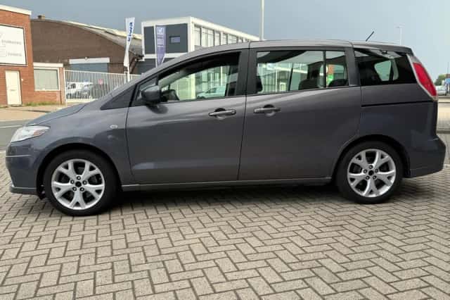 Mazda 5 (2011) thumbnail 4