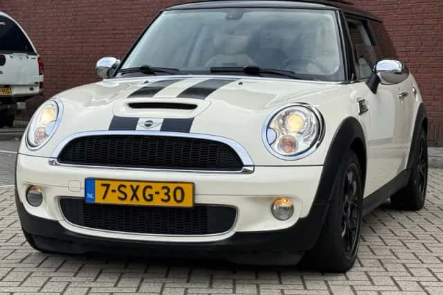 MINI Cooper S (2008) thumbnail 3