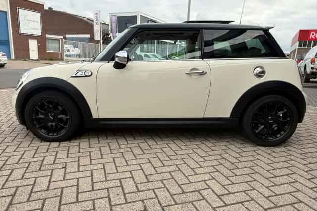 MINI Cooper S (2008) thumbnail 6