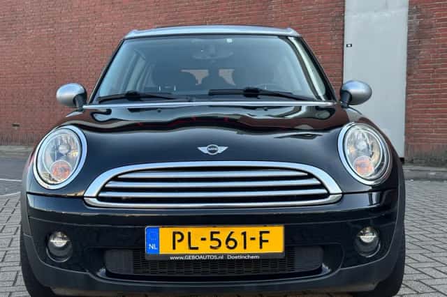 MINI Clubman (2009) thumbnail 2