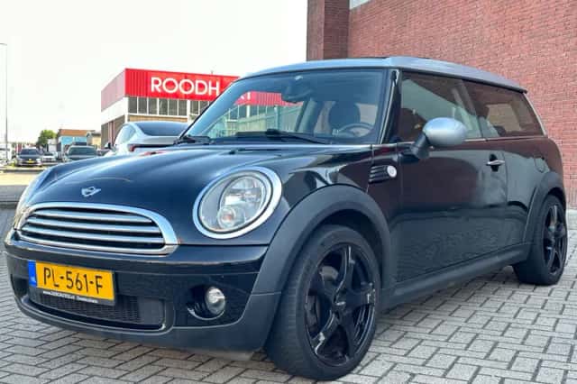 MINI Clubman (2009) thumbnail 3