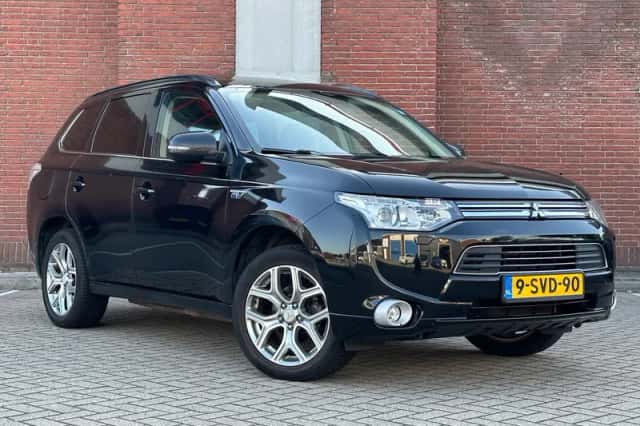 Mitsubishi Outlander (2013) thumbnail 1