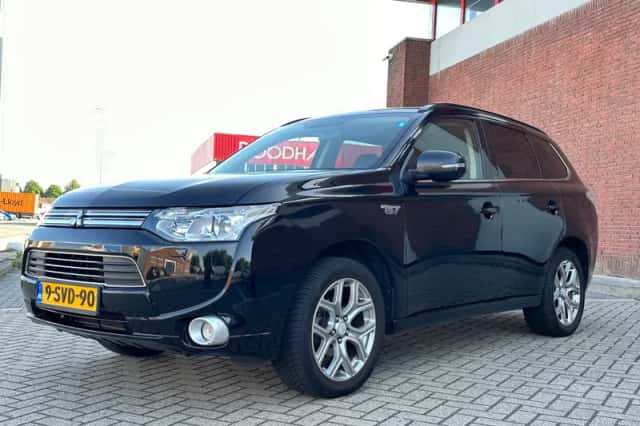 Mitsubishi Outlander (2013) thumbnail 3