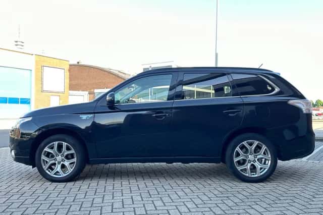 Mitsubishi Outlander (2013) thumbnail 4