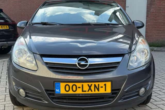 Opel Corsa (2010) thumbnail 2