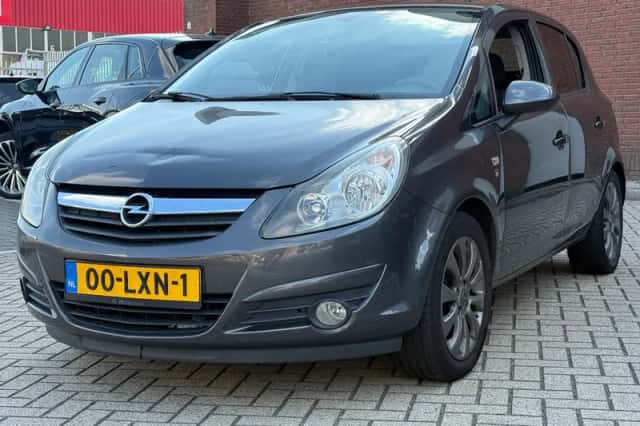 Opel Corsa (2010) thumbnail 4