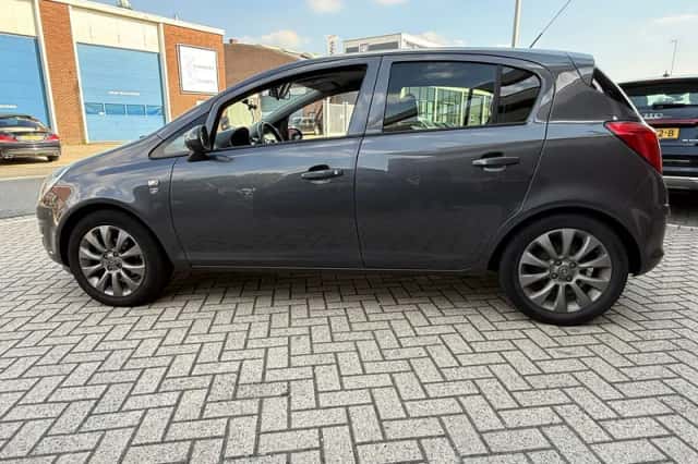 Opel Corsa (2010) thumbnail 5