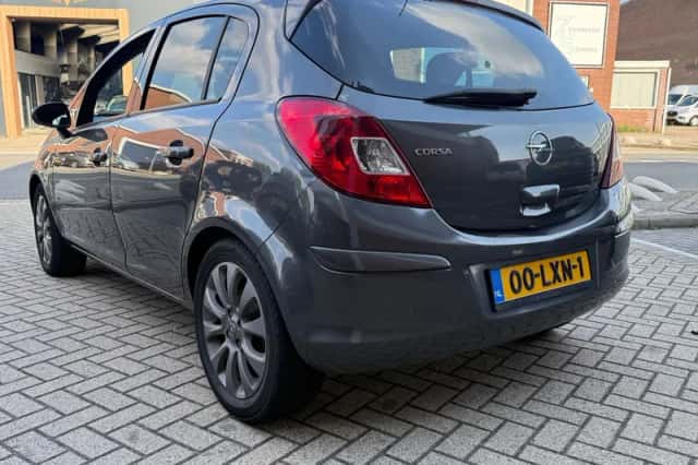 Opel Corsa (2010) thumbnail 6