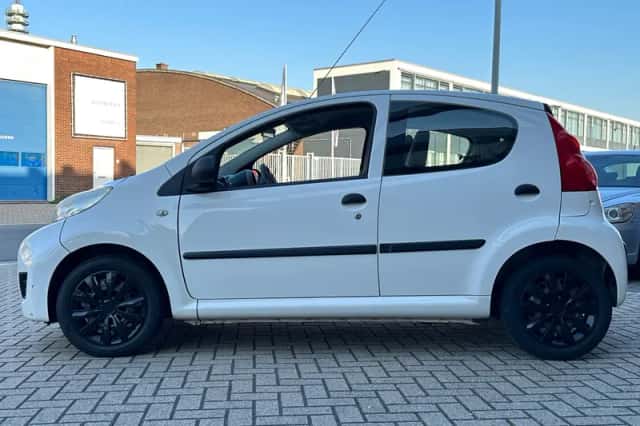 Peugeot 107 (2010) thumbnail 4