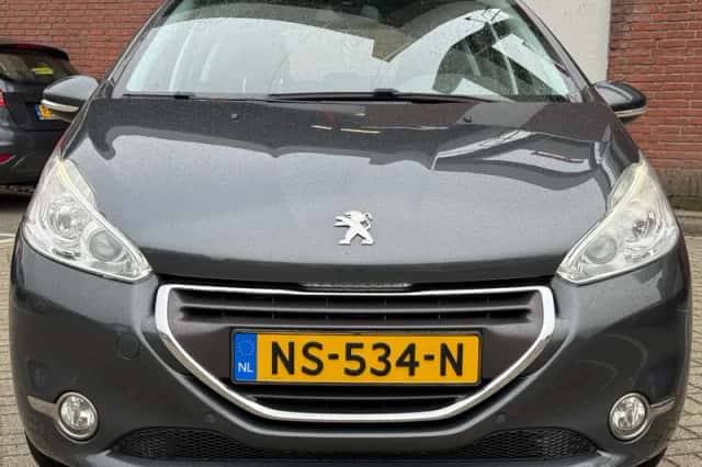 Peugeot 208 (2013) thumbnail 2