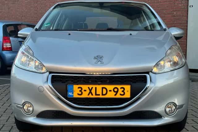 Peugeot 208 (2014) thumbnail 2
