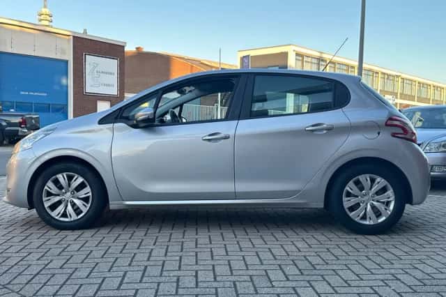 Peugeot 208 (2014) thumbnail 4