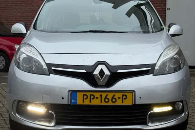 Renault Scénic (2013) thumbnail 2