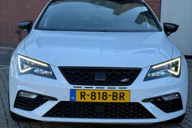 SEAT Leon (2018) thumbnail 2