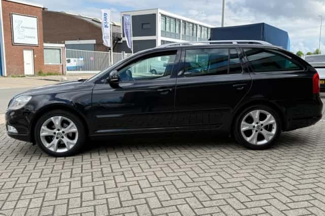 Škoda Octavia (2011) thumbnail 4